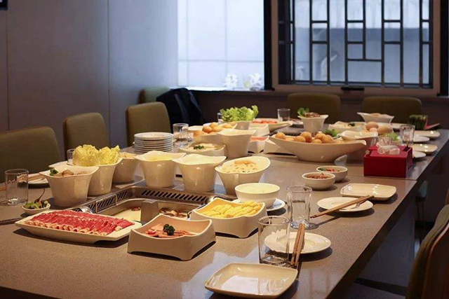 海底撈擴(kuò)張?jiān)龊駱I(yè)績(jī)難持續(xù) 數(shù)百門店銷售額增速降10% 海底撈擴(kuò)張?jiān)龊駱I(yè)績(jī)難持續(xù) 數(shù)百門店銷售額增速降10%