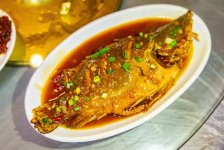 為什么臭豆腐“聞著臭，吃著香”？在日常飲食中，香一般都代表著美味，而臭則暗示著食物難吃，甚至變質(zhì)【重慶火鍋底料批發(fā)在哪】