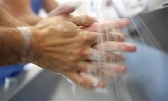 門把手上發(fā)現(xiàn)新型冠狀病毒！無論上班與否，廚師們都要小心！