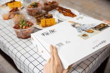 全國(guó)200多家門店停業(yè)，搶口罩成“頭等大事”“深圳辦公室4000只口罩到位，酒精到位！”  “廣州辦公室口罩、額溫槍到位！”  “我留在深圳，有任何事