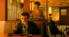 很多年以前，咖啡是裝在紙杯或者馬克杯里賣的，售價(jià)大約50美分到一美元一杯，還能無(wú)限續(xù)杯