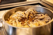 外婆家新開“鴨火鍋”，“堂食+外賣+零售”全新模式