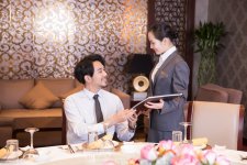 “明星點單員”一上陣，店里1小時多賣15杯！