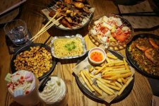 “堂食+外賣+商城”三店一體新模式，餐飲數(shù)字化發(fā)展新風(fēng)口？重慶火鍋底料批發(fā)商城