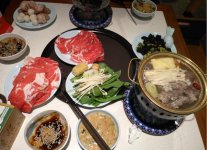 老字號東來順賣68元/位自助火鍋，顧客排隊近100米重慶火鍋底料批發(fā)