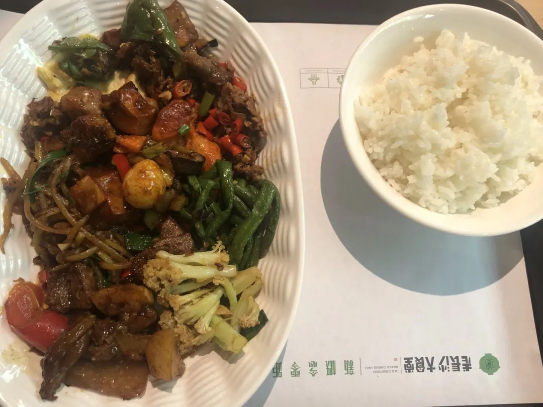 120平日4萬，“快+正”餐成全新模式？【重慶火鍋底料批發(fā)商城】