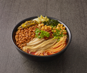 她靠一碗米粉，開3500+店的選址秘籍是什么？【重慶最正宗的火鍋底料】