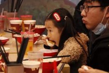 阿里前員工開出100家熱干面門店！曾賠得員工工資發(fā)不出【最正宗的重慶火鍋底料】