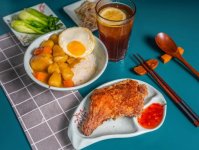 月漲幅達(dá)50%以上！小龍蝦價(jià)格如坐過(guò)山車(chē)一個(gè)月內(nèi)小龍蝦價(jià)格上漲超一倍成都火鍋底料批發(fā)市場(chǎng)