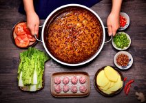 火鍋賽道“冰火兩重天”：巨頭股價暴跌，新勢力受資本追捧