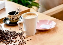 咖啡“奶茶化”趨勢明顯，奶茶與咖啡必有一戰(zhàn)兩者融合越來越深的背后，是奶茶看中咖啡的“未來”，而咖啡則瞄準(zhǔn)奶茶的“現(xiàn)在