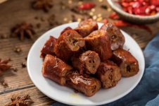 獨(dú)居人數(shù)的不斷壯大，意味著獨(dú)自就餐的需求激增，也為“一人食”經(jīng)濟(jì)的發(fā)展奠定了基礎(chǔ)