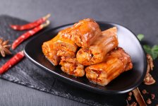 食品企業(yè)注冊(cè)數(shù)比餐飲企業(yè)注冊(cè)數(shù)多2100萬(wàn)家，零食正餐化或?qū)⑹且淮蟊厝悔厔?shì)