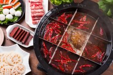 火鍋底料，是一座正在沸騰的“金礦”