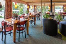 巨頭失速，小店求生，誰能拯救餐飲業(yè)？