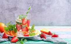 新茶飲進(jìn)攻瓶裝飲料，一場難以兩全的口味博弈