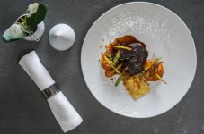 賣噱頭的“高端”中餐，比新消費的泡沫更大