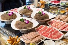 海底撈、呷哺虧損，撈王們急上市，火鍋賽道要變天