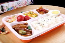 高端餐飲“自降身價(jià)”賣盒飯，意欲何為？