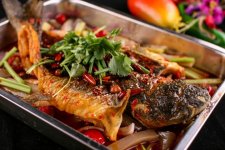 萬物皆可“地攤”，現(xiàn)在的餐廳為什么都越來越“土”了？