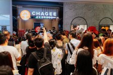 茶顏悅色、霸王茶姬、扣麻……一批茶飲品牌正在“爭奪”南京市中心的新街口商圈