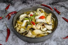 在消費(fèi)者教育還不成熟的預(yù)制菜賽道，當(dāng)下或許還不是開店擴(kuò)張的好時機(jī)。麥子媽試水團(tuán)店模式，預(yù)制菜專賣店難跑通？