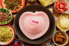 火鍋+燒菜、主打浪漫風(fēng)，這家重慶火鍋在上海出圈了